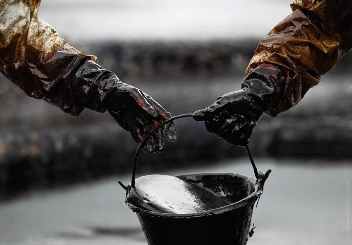 Цена нефти Brent продолжает "крутое пике": баррель торгуют дешевле $23