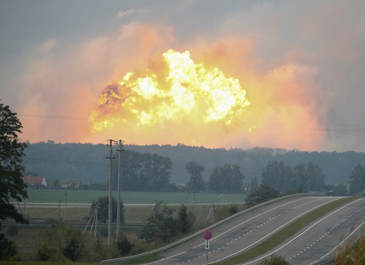 ​Мощнейший взрыв под украинской Винницей назвали диверсией, приуроченной ко дню рождения Порошенко