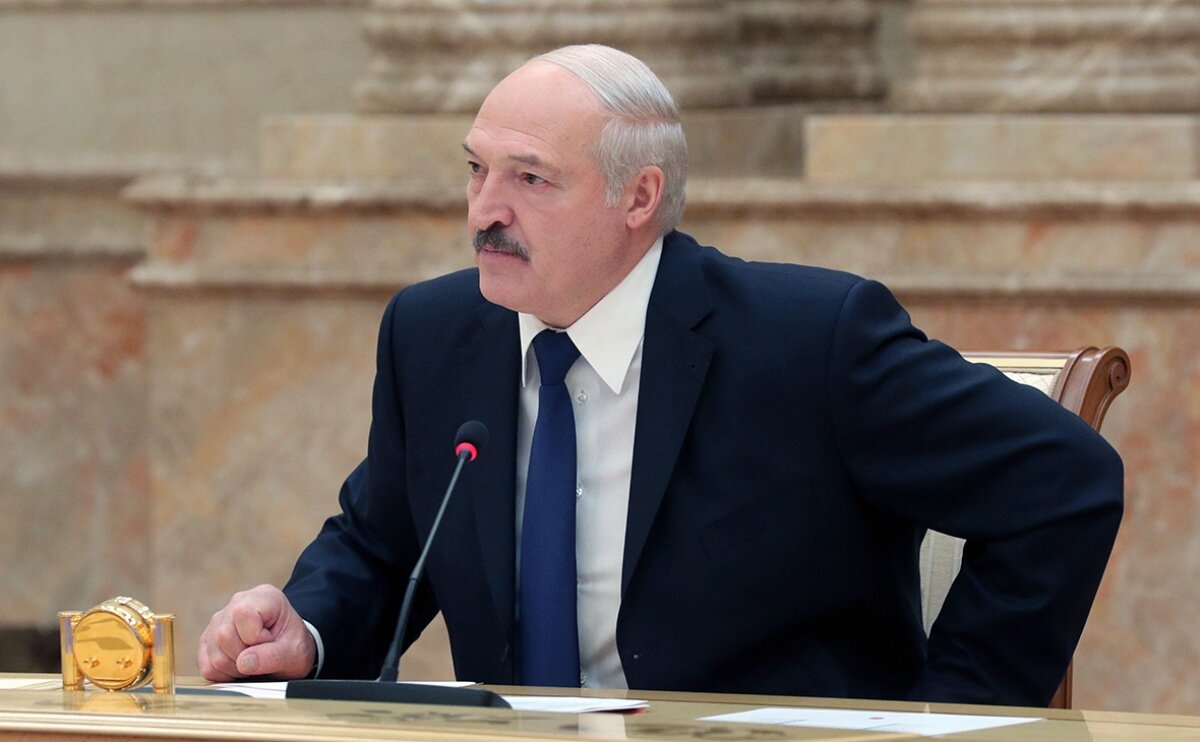 Лукашенко собрал силовиков на фоне женского протеста в Минске