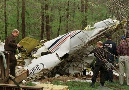 В США произошла трагедия: самолет упал на спортивное поле, погибли люди - видео