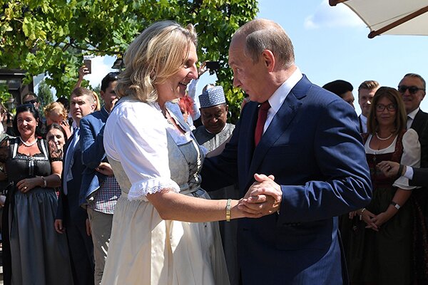 Глава МИД Австрии Карин Кнайсль сообщила, что все-таки приедет в Россию