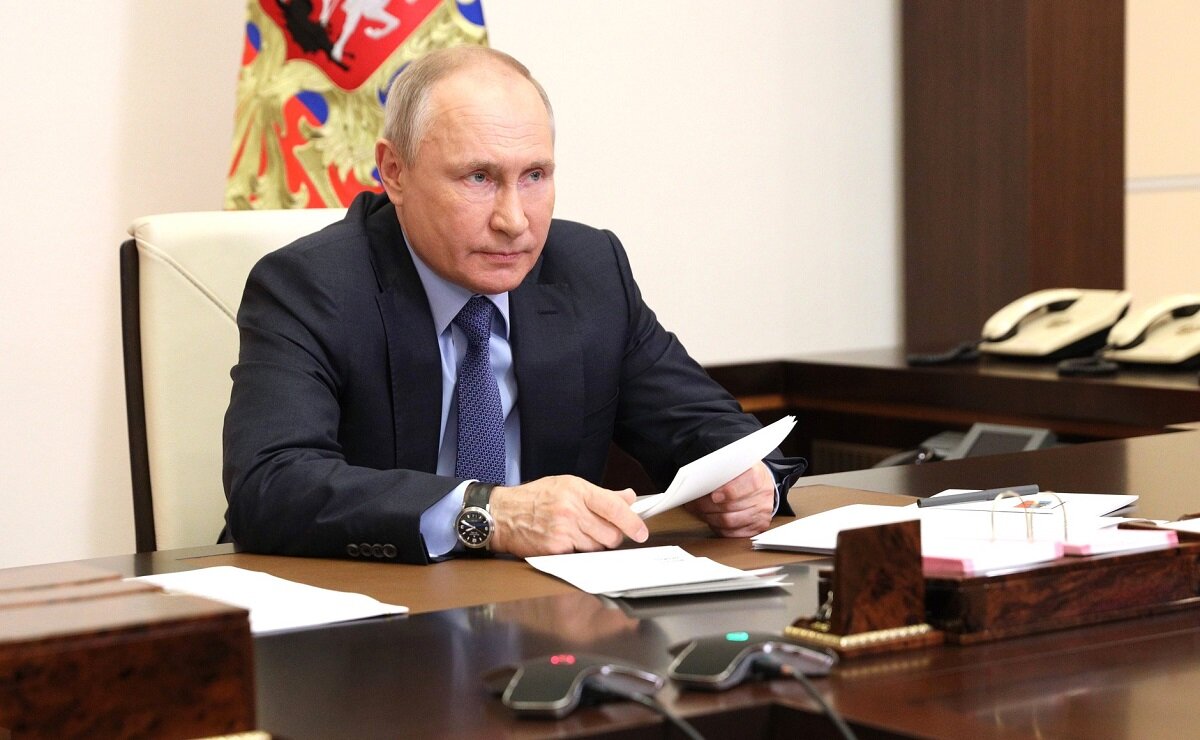 Путин назвал "бедность" первой проблемой России, призвав "не искать оправданий"