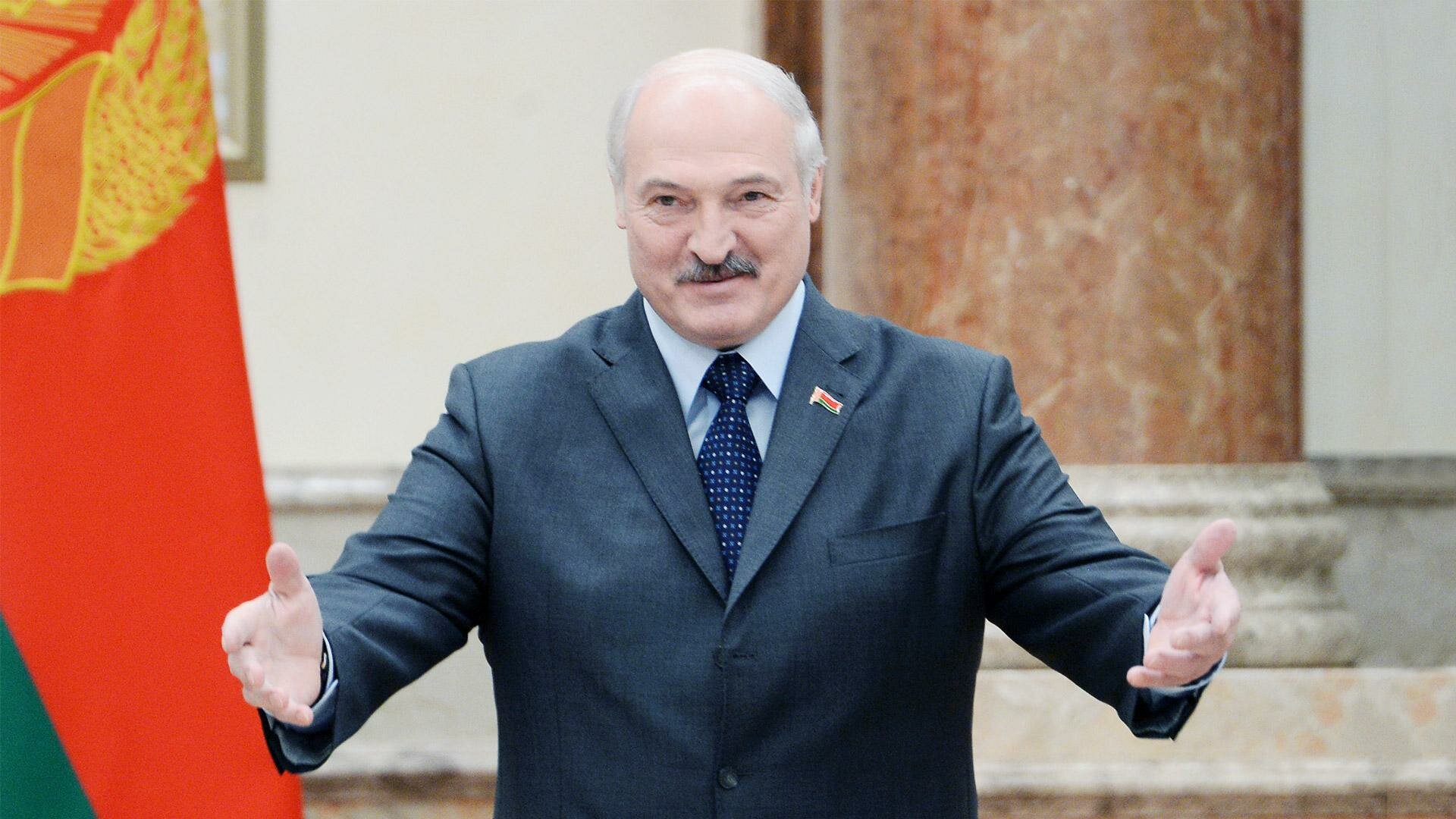 ​Лукашенко назвал митингующих мордоворотами, протестующими за деньги: кадры