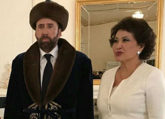 Новый мем с Николасом Кейджем в казахском национальном костюме набирает невероятную популярность в Сети
