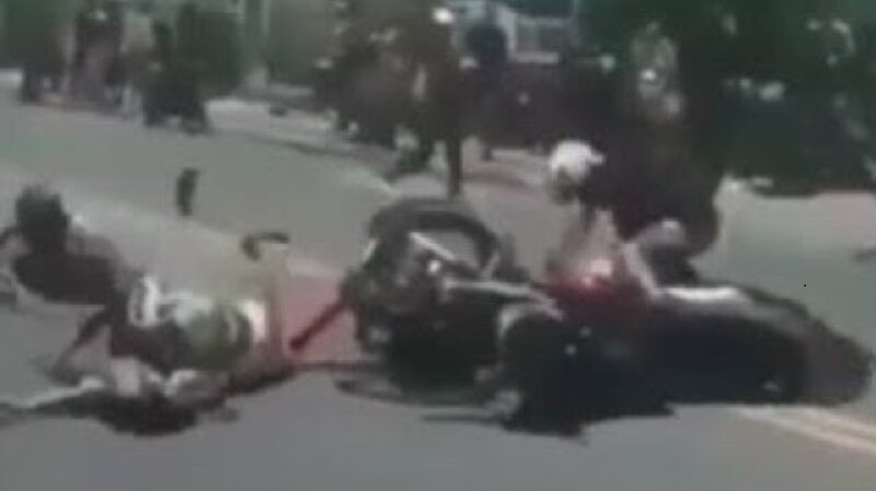 Аномальный инцидент в Мексике: телепортация мотоциклиста во время заезда спровоцировала ДТП – кадры 