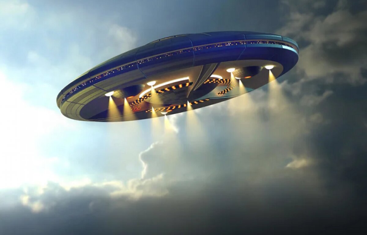 Необычный корабль инопланетян обнаружен в небе над США - таких НЛО еще не фиксировали