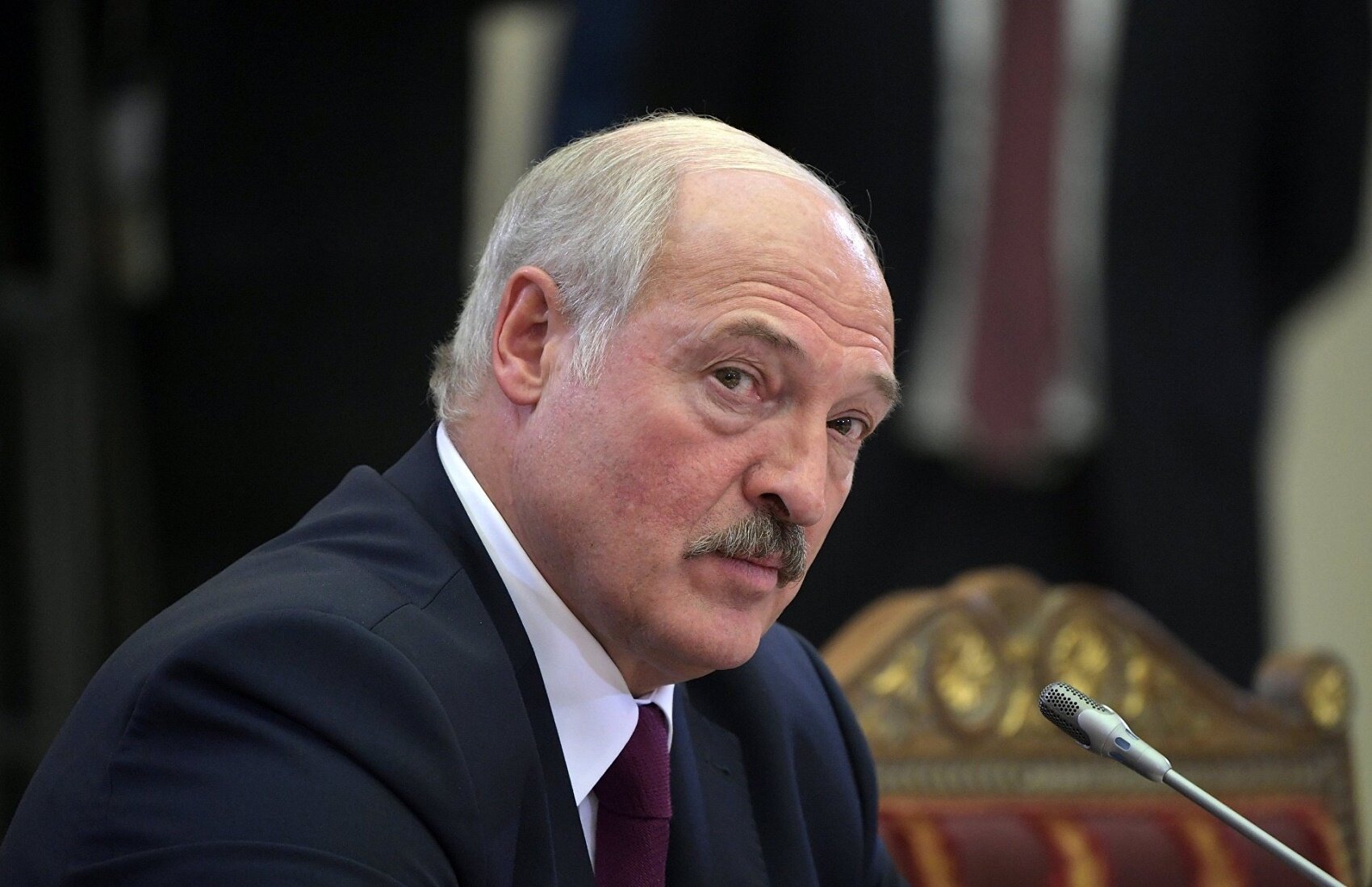Лукашенко: "Меня могут и застрелить, но никуда не побегу"