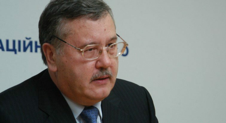 Гриценко назвал причину массовых увольнений из армии Украины