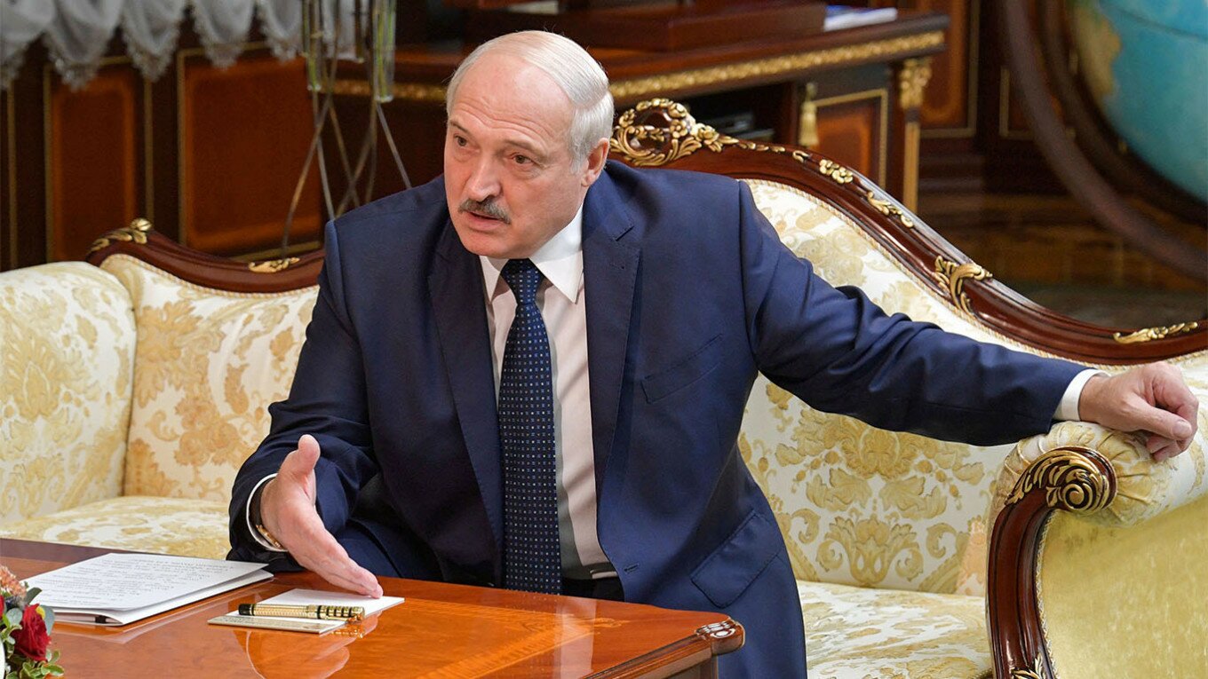 Лукашенко отказался "сдавать" Белоруссию России 