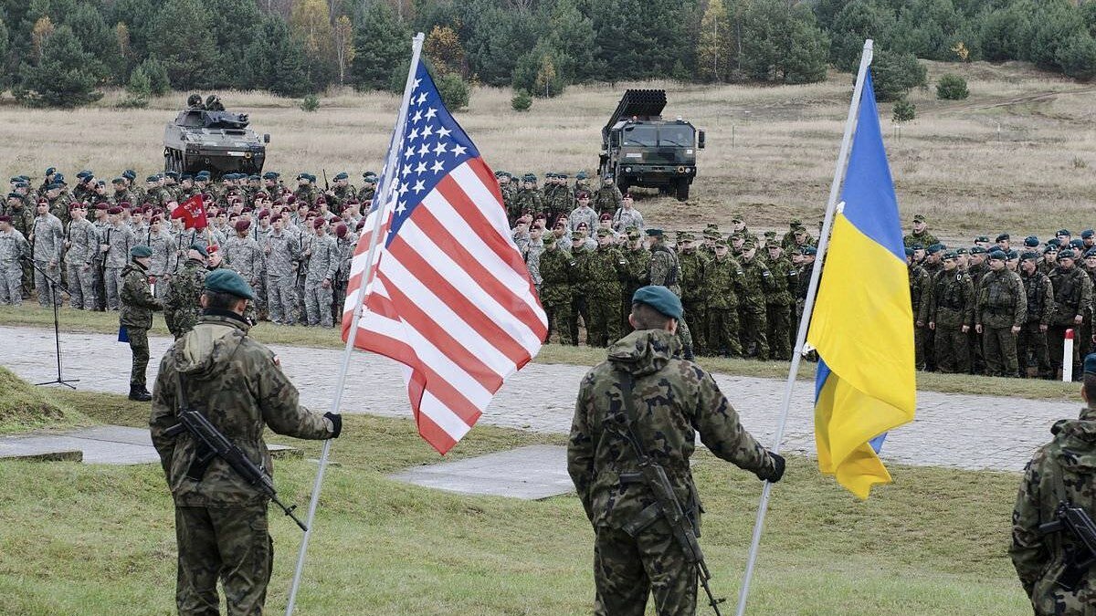 В НАТО откликнулись на призыв Киева и направят военных на Украину