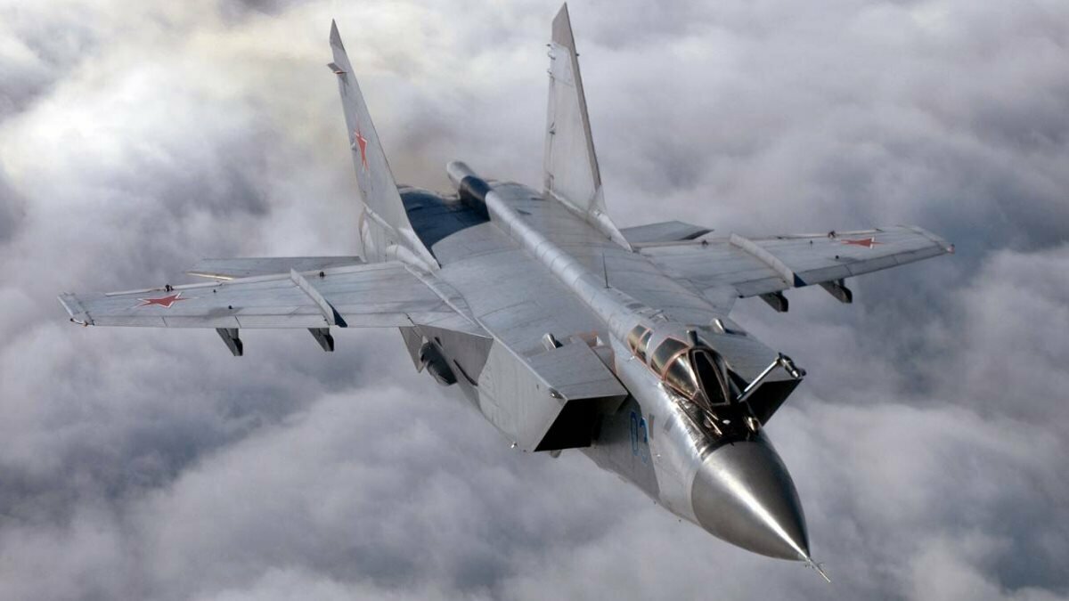 ​Российский МиГ-31 экстренно поднят на перехват бомбардировщиков B-1B ВВС США