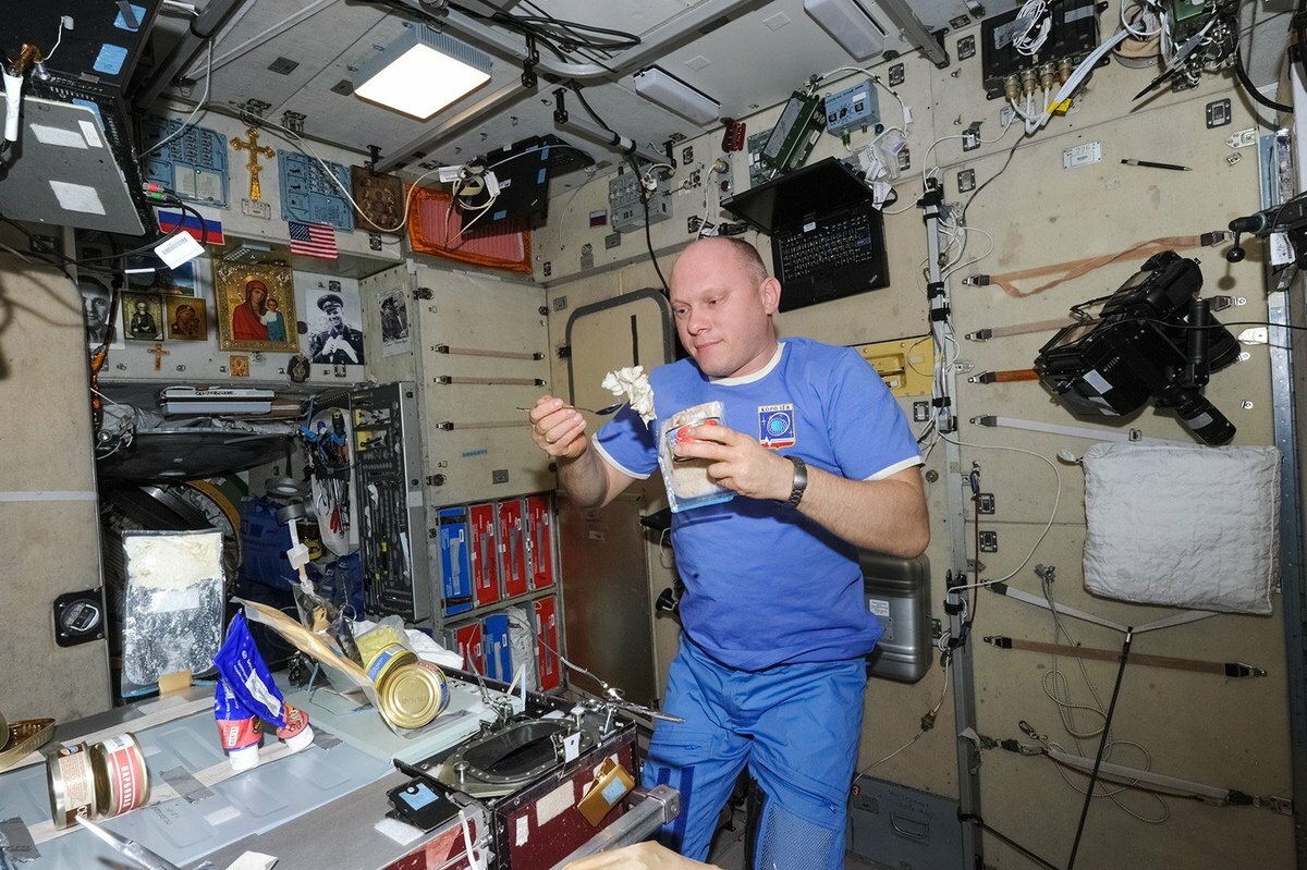 Обстановку с едой на МКС прокомментировали в Роскосмосе