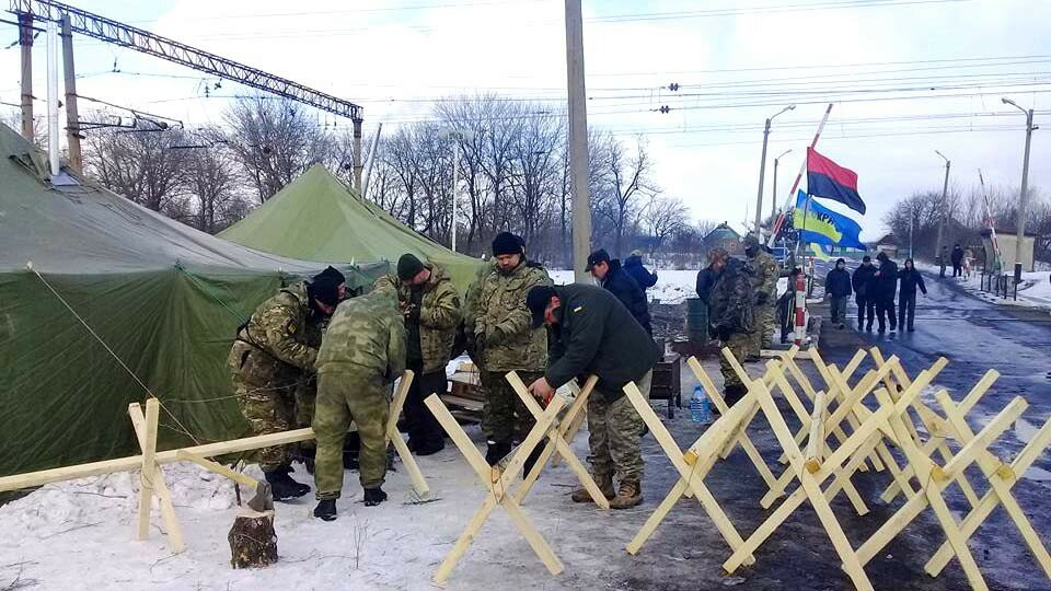 Радикалы резко ответили Авакову, собравшемуся силой снимать блокаду Донбасса