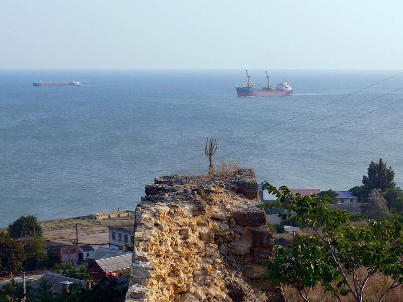 ​ЧП в Крыму: в акватории Черного моря затонула баржа с зерном - подробности