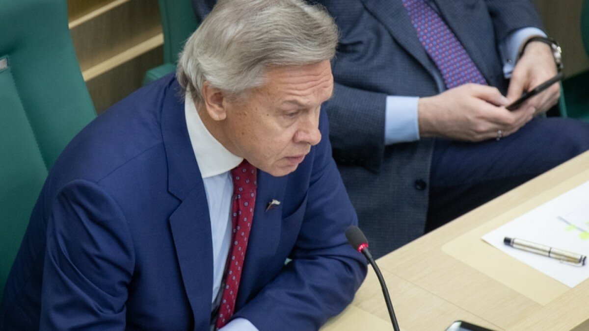 Пушков оценил заявление Шредера, назвавшего посла Украины "каким-то карликом"