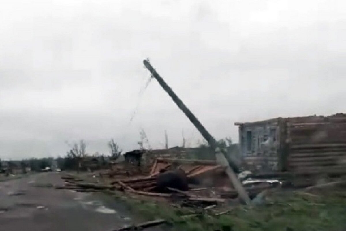 Видео последствий урагана, разрушавшего дома на Кузбассе: под завалами выжили не все