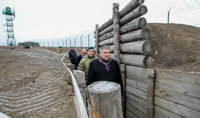 Стало известно, какую сумму Киев потратит на отделение Украины от России стеной – кадры