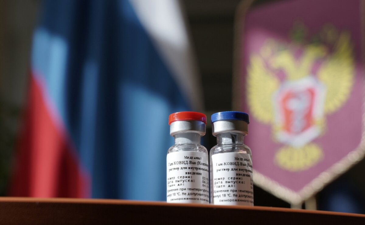 Путин сопоставил отечественные вакцины от COVID-19 с автоматом "АК-47"