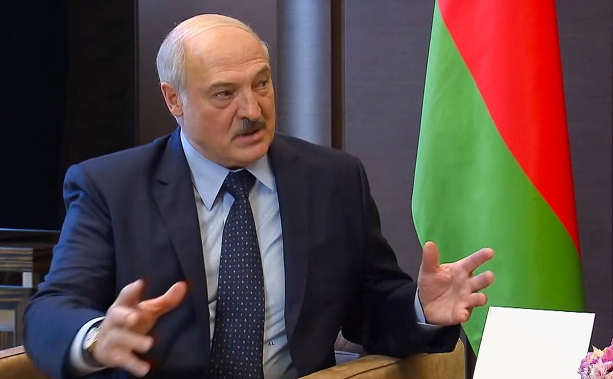 Лукашенко углядел "вину" России в затянувшихся протестах в Белоруссии 