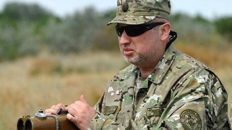 Турчинов готов наступать на Крым и "записался" в первые ряды штурмового батальона 