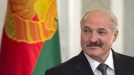 Лукашенко пригрозил Макрону проблемами с женой из-за внимания к Тихановской