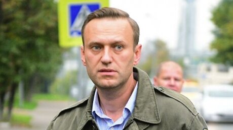 Самолет с Навальным на борту прибыл в берлинский аэропорт