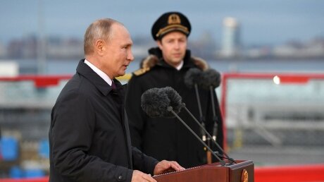 ​Путина, принявшего участие в поднятии флага на ледоколе "Виктор Черномырдин", прикрывал “Панцырь-С1”: кадры