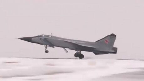 Два МиГ-31БМ выследили и расстреляли "противника" в небе над Пермским краем, попав на видео