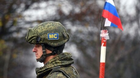 Российские военные взяли под контроль "дорогу жизни" в Карабахе