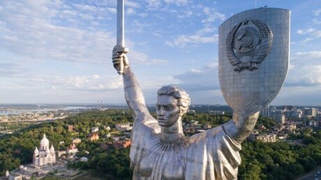 В Киеве декоммунизируют главный памятник страны "Родина-мать"