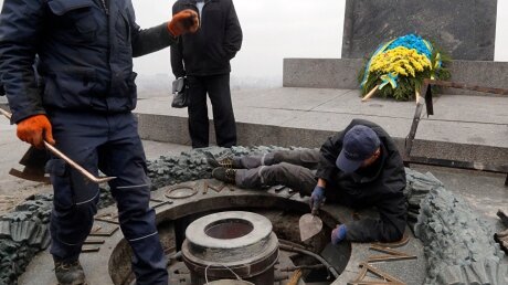 В Киеве вандалы осквернили памятник погибшим в Великой Отечественной войне 