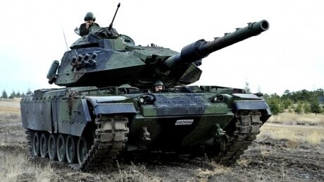 СМИ: Турция направляет танки на границу с Грецией