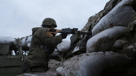 В Донбассе разгорается война: ранены три ополченца ЛНР, обстрелы не прекращаются