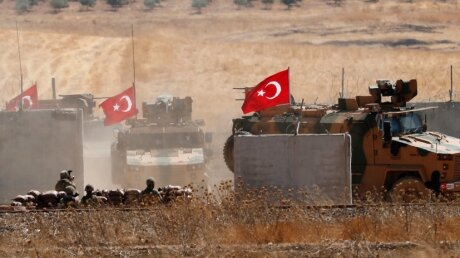 Турецкая армия внезапно отступает в Сирии, сжигая свои позиции 