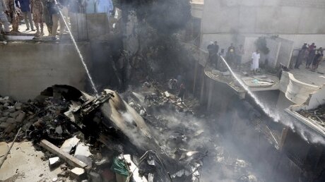 Авиакатастрофа Airbus A320 в Карачи: Пакистан назвал число жертв и имена выживших