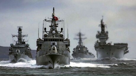 Выход десятков боевых кораблей Турциии в Эгейское и Средиземное моря попал на видео