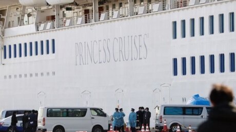 ​Зараженные коронавирусом пассажиры Diamond Princess бьют тревогу: что происходит на лайнере