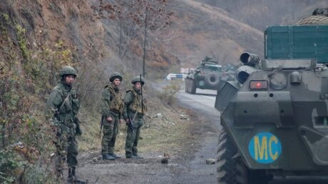 В Сети появились кадры, как российские миротворцы дислоцируются в Карабахе