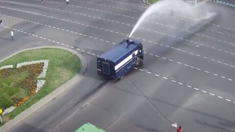 ​В МВД Белоруссии объяснили, почему "смыли" водометами протестующих в Бресте
