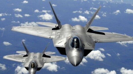 США стягивают ближе к Ирану новейшие истребители F-22 