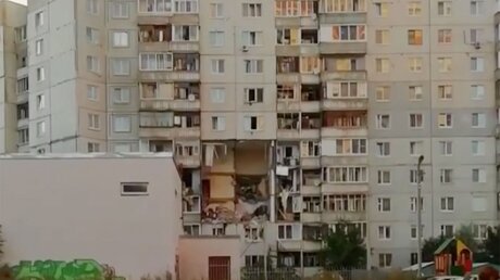 В Ярославле взрыв газа разрушил часть многоэтажки – людей эвакуируют через окна
