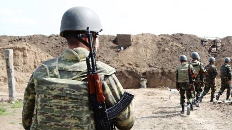 Минобороны Азербайджана заявило, что армянские войска отступают из-за ранения своих офицеров 