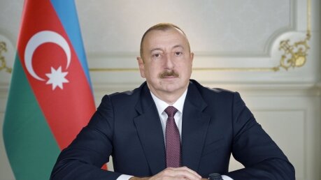 Алиев заявил о "стопроцентной зависимости" Армении от России 