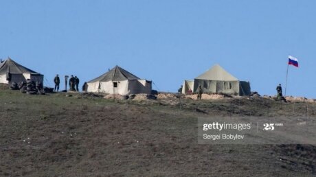 Полевой лагерь российских военных на границе Армении и Карабаха попал на фото 