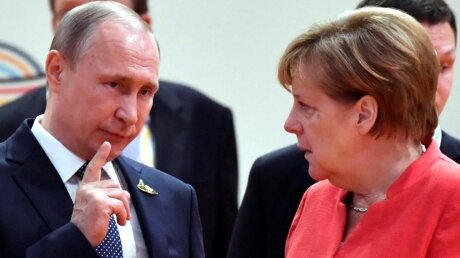 Путин указал Меркель на провокации Киева в Донбассе