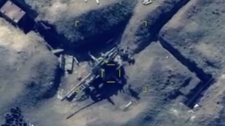 Азербайджан показал видео уничтожения военной техники Армении барражирующим снарядом
