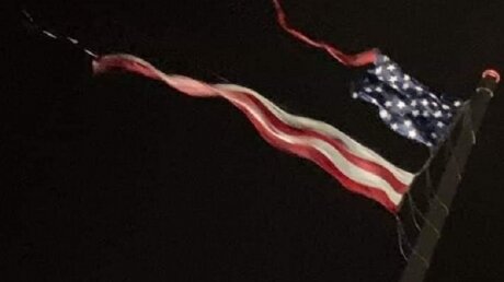 США, государственный флаг, молния, разорвала, самый большой, Висконсин, Шебойган, видео
