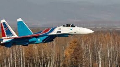 ​Минобороны опубликовало захватывающие кадры первых маневров "Русских витязей" на новых Су-35С