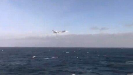 ​Российский "Су-24" пролетел в 100 метрах от американского эсминца Donald Cook: опубликованы кадры
