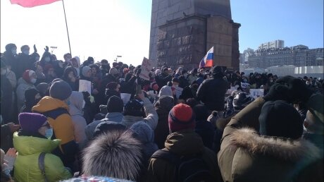 Из-за незаконного митинга во Владивостоке к больным не могли проехать кареты "скорых"